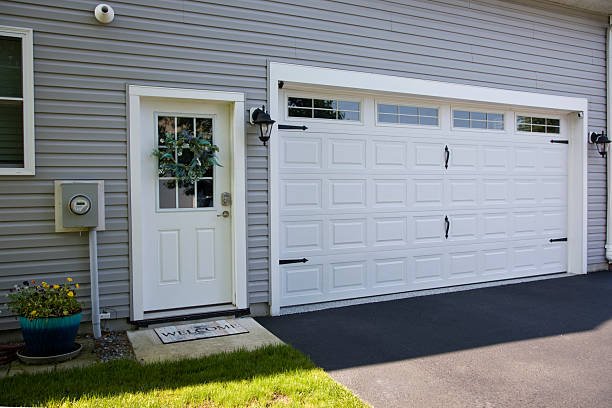 24/7 Emergency Garage Door Roller Replacement experts in Schulenburg, TX